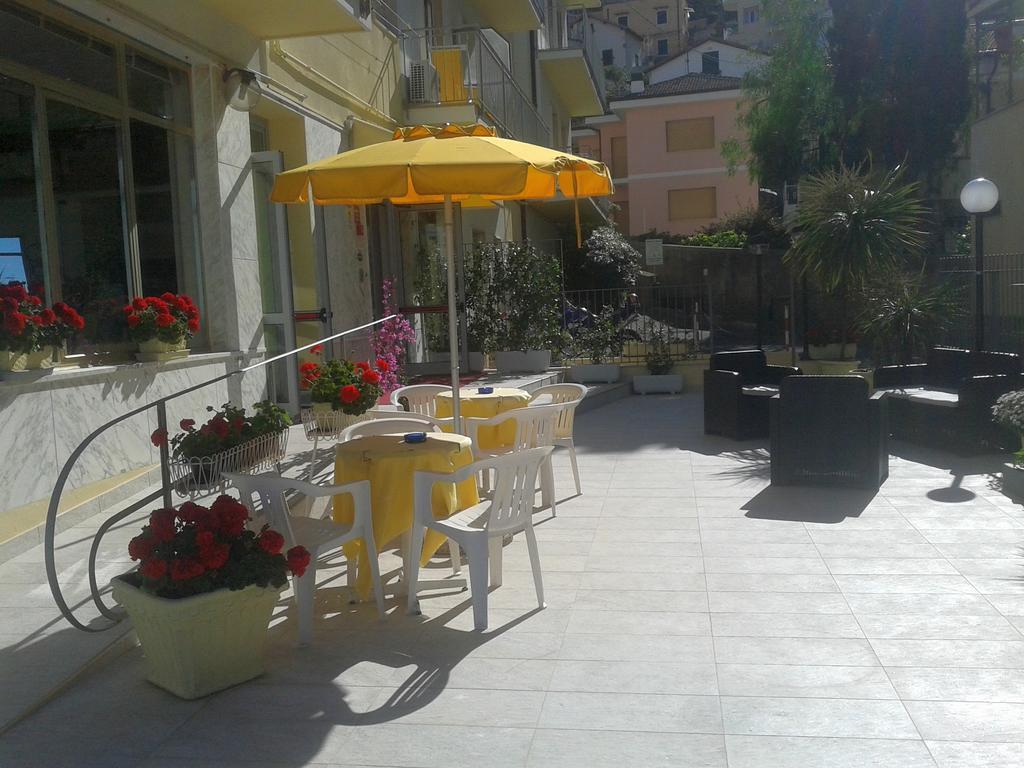Hotel Bristol Laigueglia Esterno foto